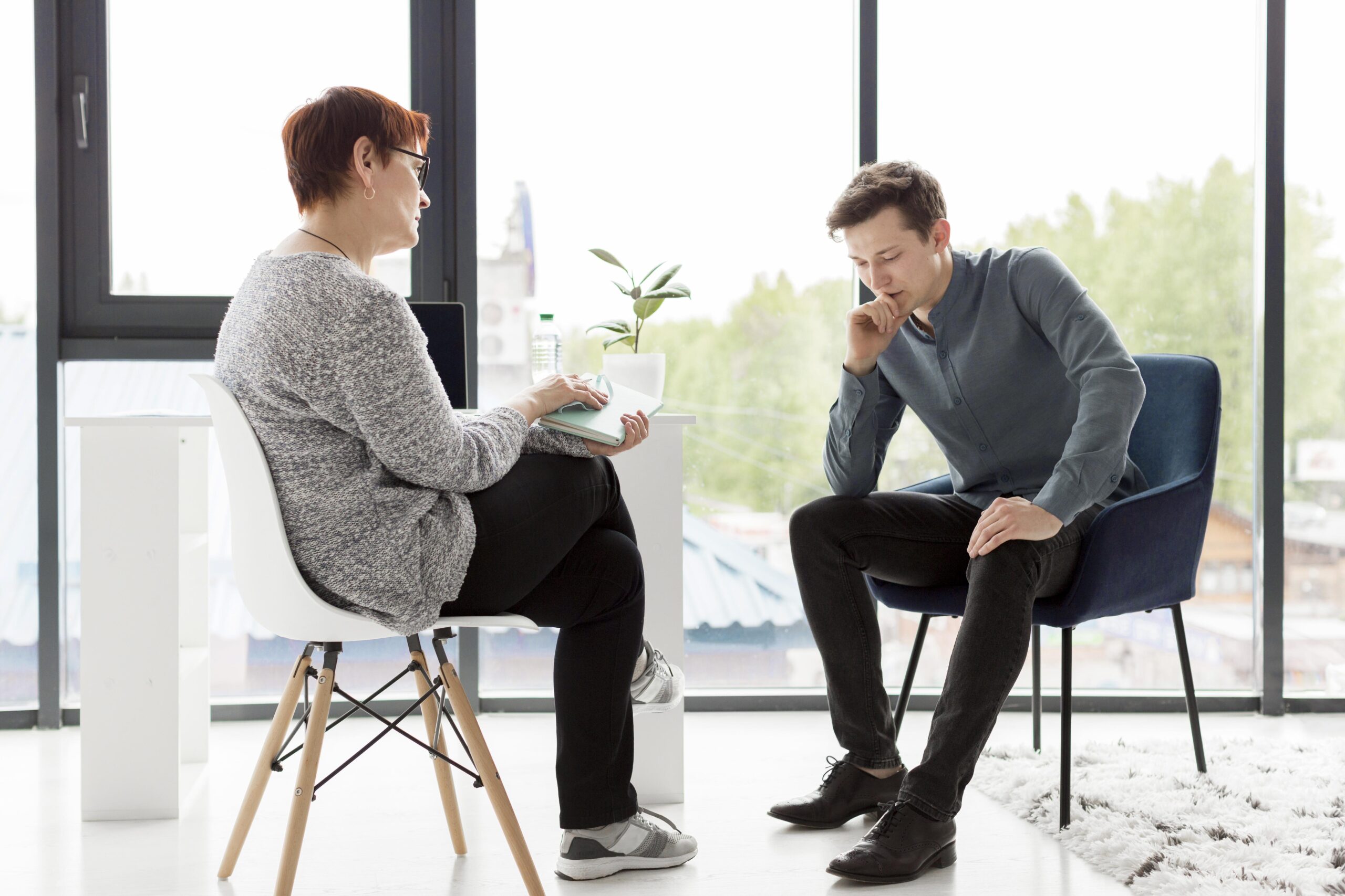 LIFE COACH VS THERAPIST: WHAT IS THE DIFFERENCE